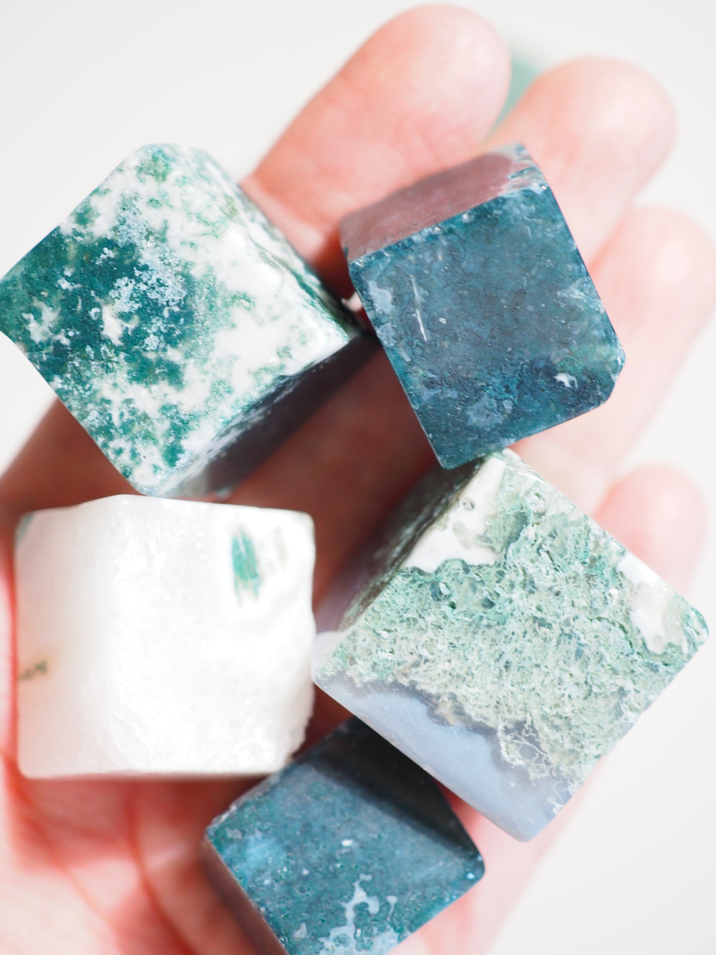 Moos Achat . Baum Achat Würfel . Moss Tree Agate Cube ca. 1.5-2.5cm - aus Indien