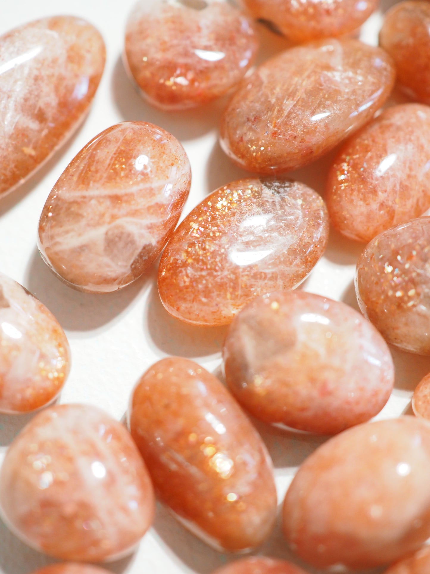 Echter Sonnenstein MINI Trommelstein . Real Sunstone mini Tumble ca. 1-1.5 cm - aus Indien HIGH QUALITY