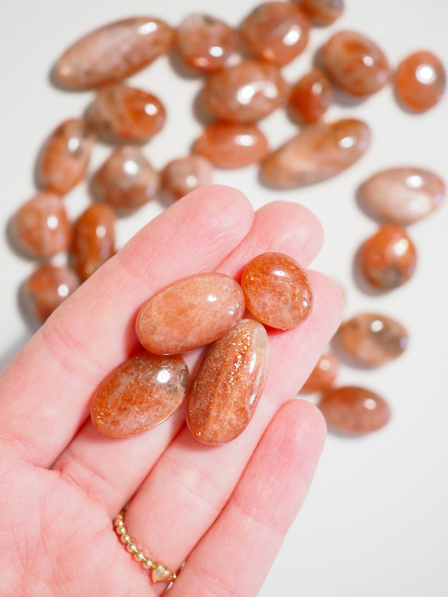 Echter Sonnenstein MINI Trommelstein . Real Sunstone mini Tumble ca. 1-1.5 cm - aus Indien HIGH QUALITY