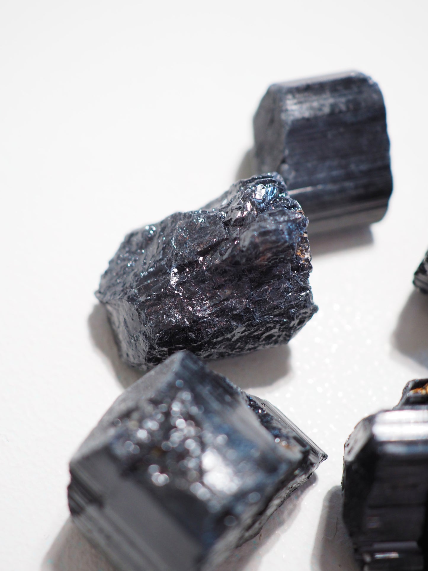 Schwarzer Turmalin . Schörl Roh - Black Turmaline Raw - aus Brasilien HIGH QUALITY