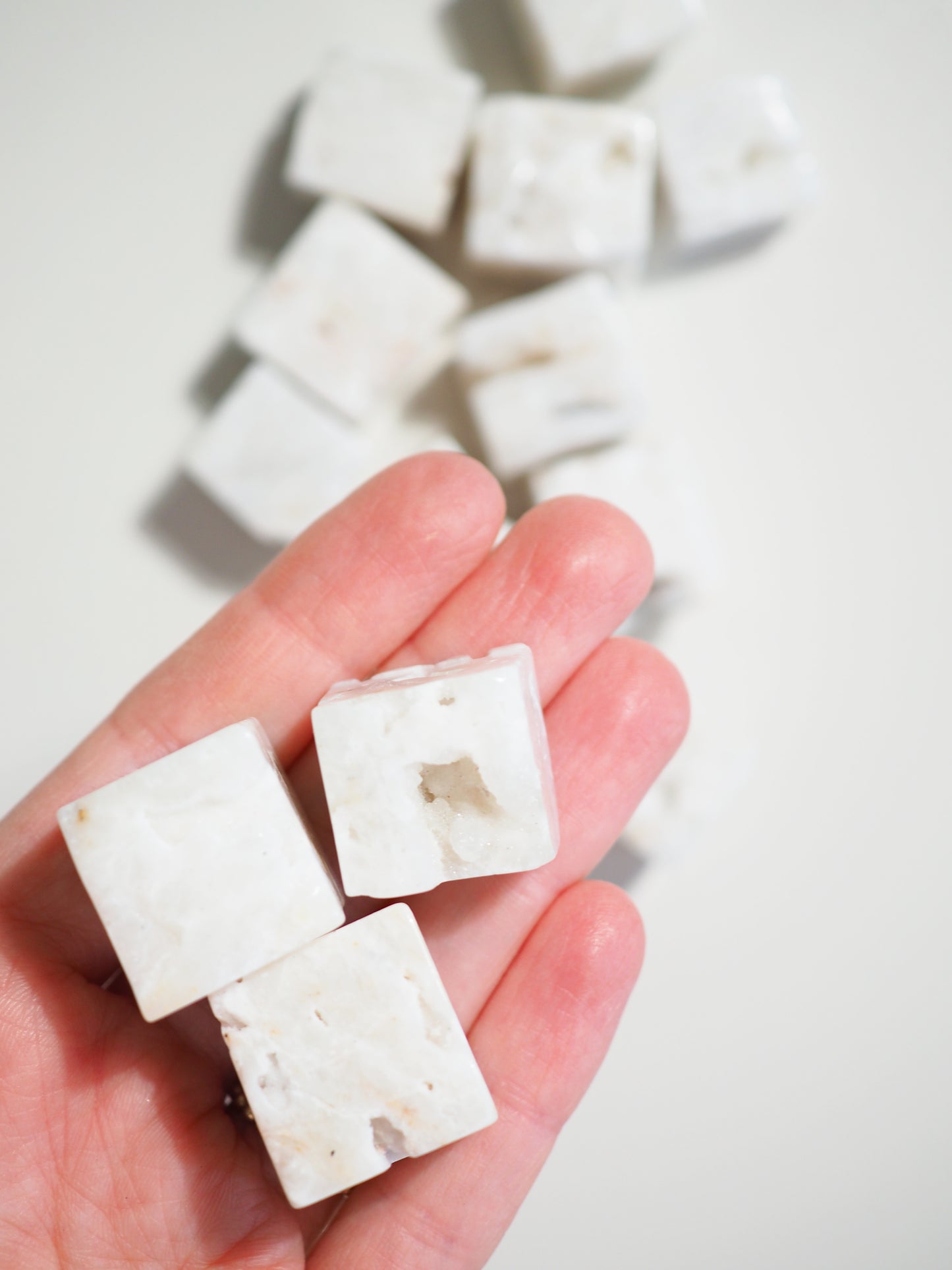 Weißer Sphalerit Würfel . White Sphalerite Cube ca. 1cm - Druzy