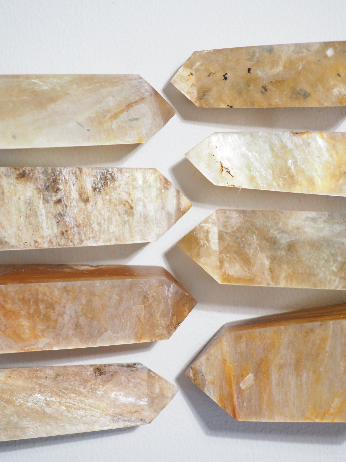 Phlogopit Goldene Mica Spitze. Stabilisiert . Phlogopite Golden Mica Point