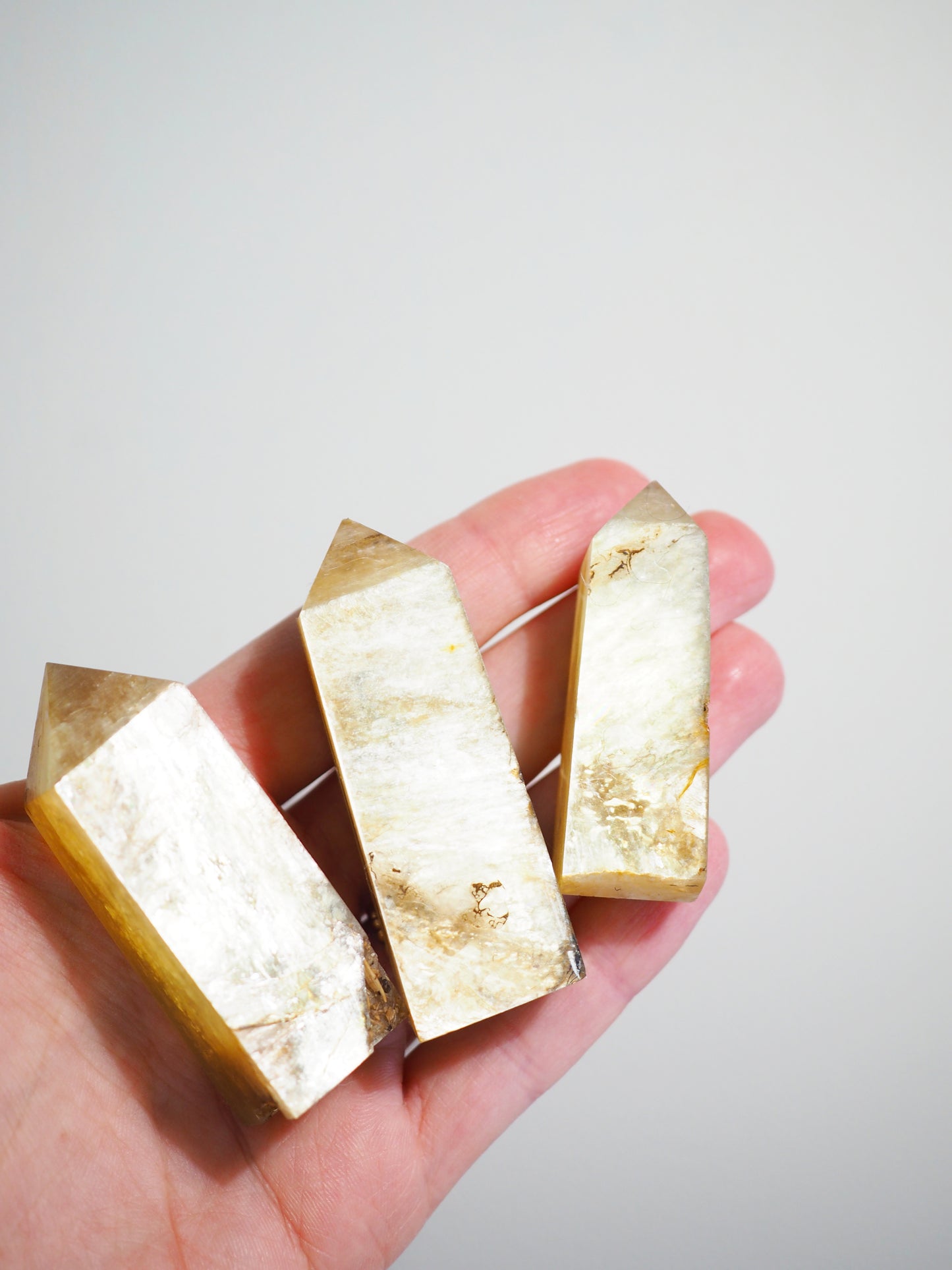 Phlogopit Goldene Mica Spitze. Stabilisiert . Phlogopite Golden Mica Point