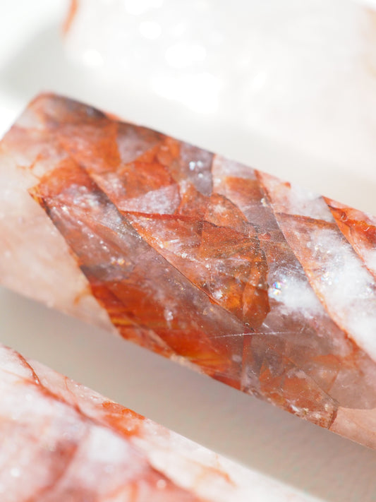 Feuer Quarz . Hämatoid Quarz . Fire Quartz Points ca 9cm - aus China Hand carved High Quality