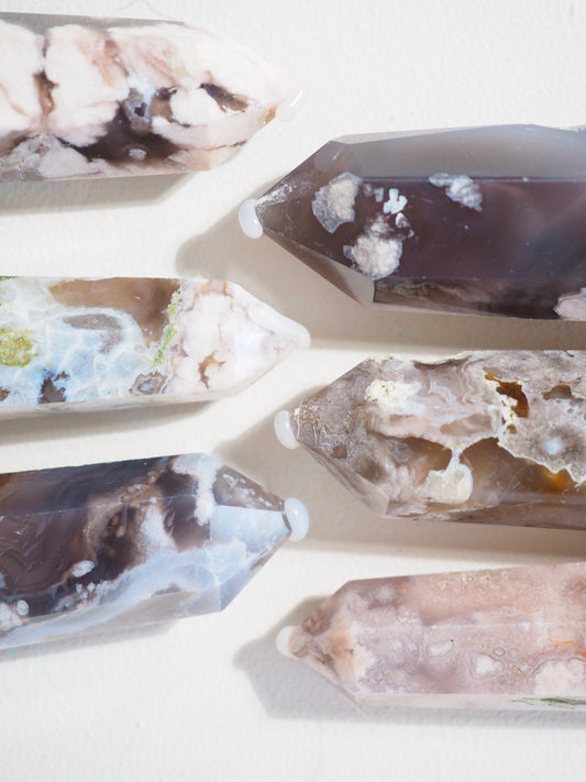 Schwarze Blumen Achat Spitze . Black Floweragate Point ca. 9-10cm - aus Madagascar RARE