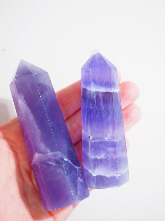 Indigo Fluorit Spitze . Indigo Fluorite Point ca 8-9 cm - aus China