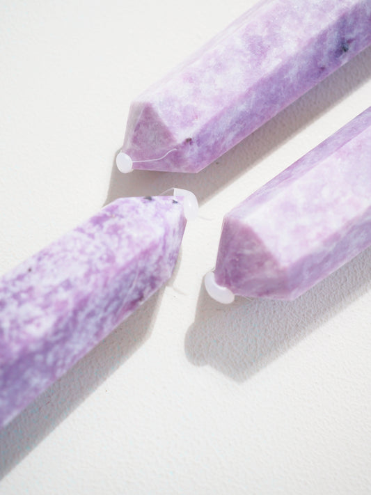 Lepidolit Spitze . Lepidolite Point ca. 7-9 cm