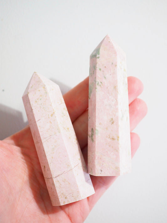 Hellrosane Thulit Point Spitze ca. 9 cm -RAR