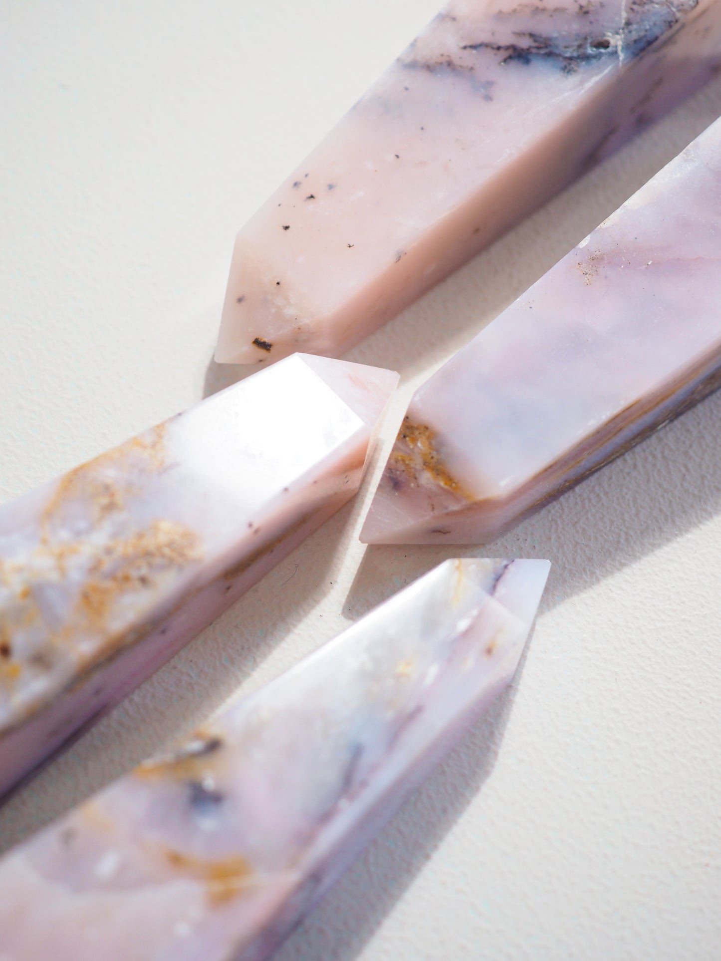 Pinker Andenopal Spitze . Pink Andes Opal Point ca.10cm - Peru HIGH QUALITY Hand Carved