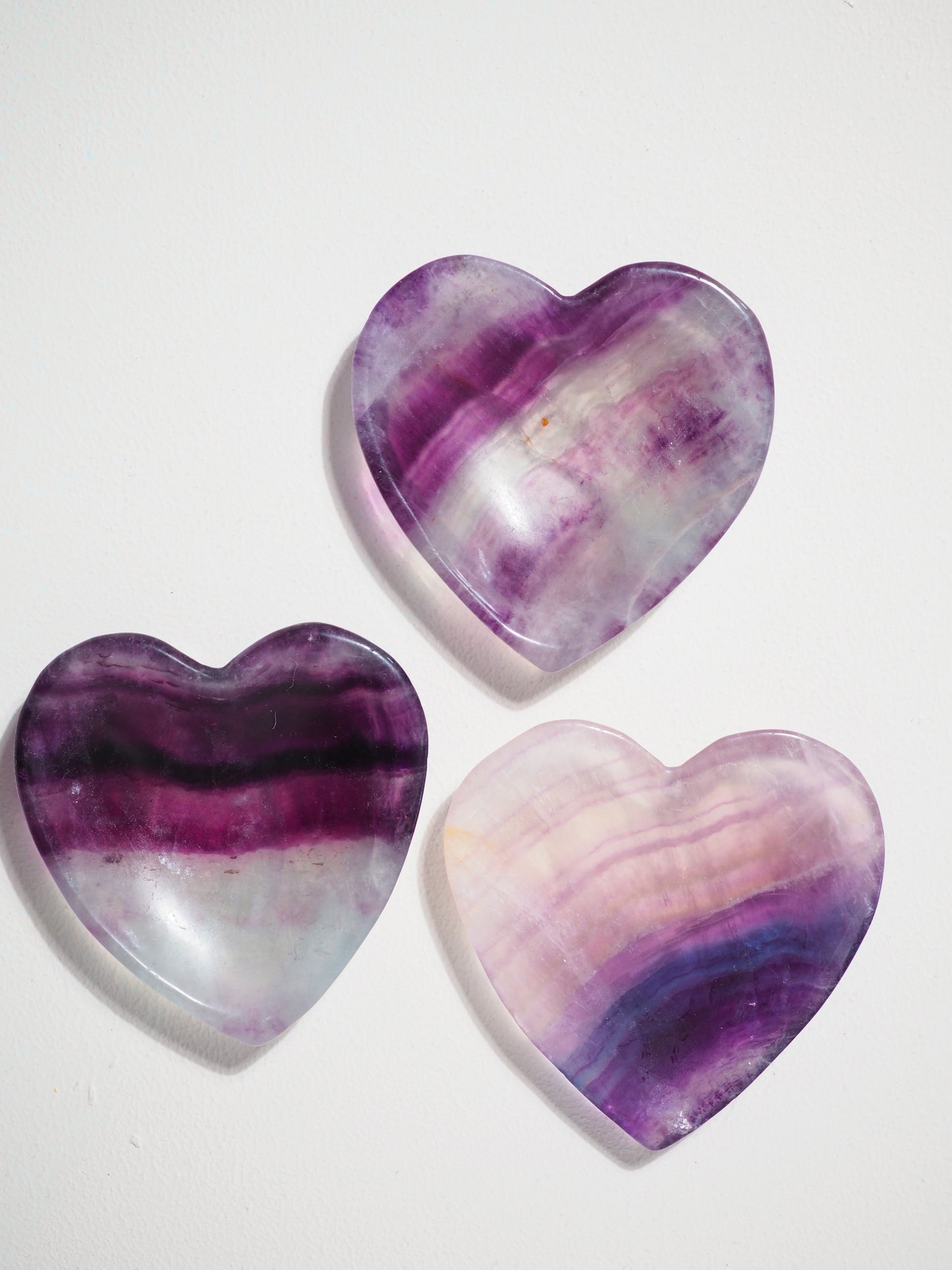 Regenbogen Fluorit Herz Schale Schmuckschale . Rainbow Fluorite Mini Heart Bowl ca. 7 cm - aus China Handcarved HIGH QUALITY