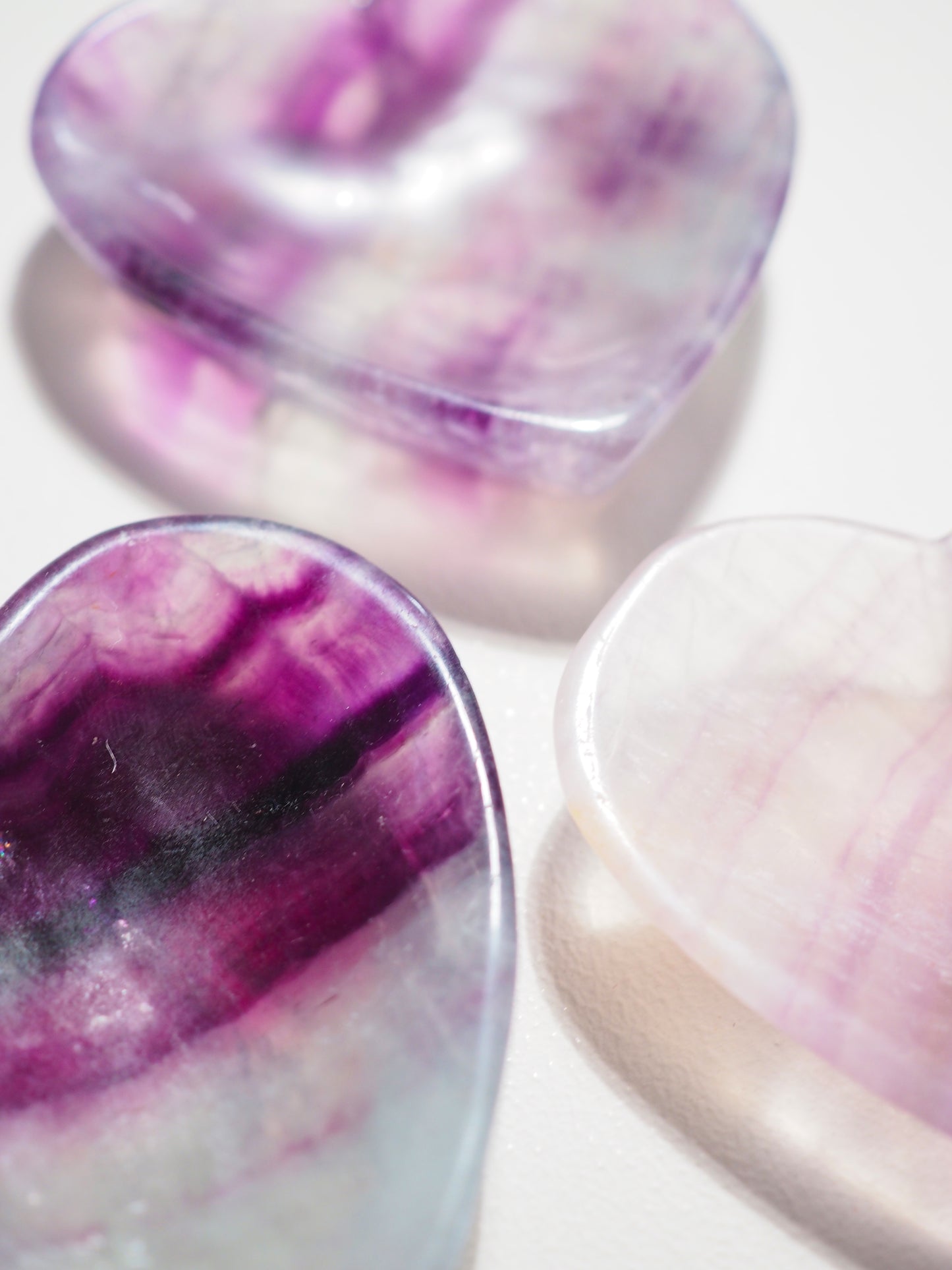 Regenbogen Fluorit Herz Schale Schmuckschale . Rainbow Fluorite Mini Heart Bowl ca. 7 cm - aus China Handcarved HIGH QUALITY