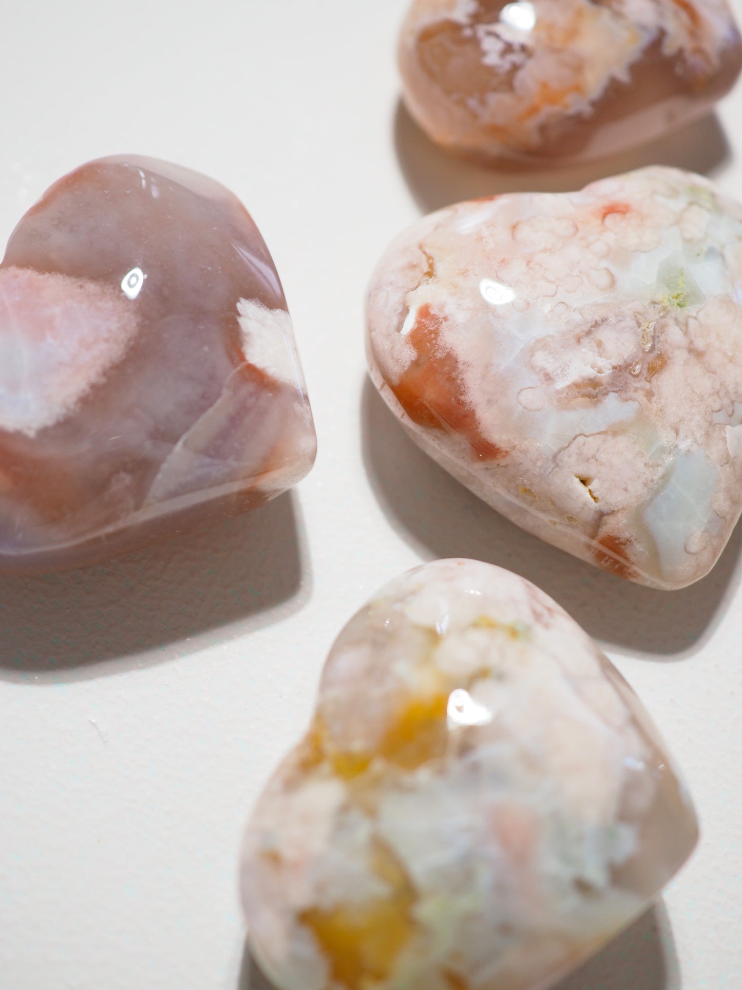 Blumenachat Herz . Flower Agate Heart ca. 2.5-5 cm - aus Madgascar