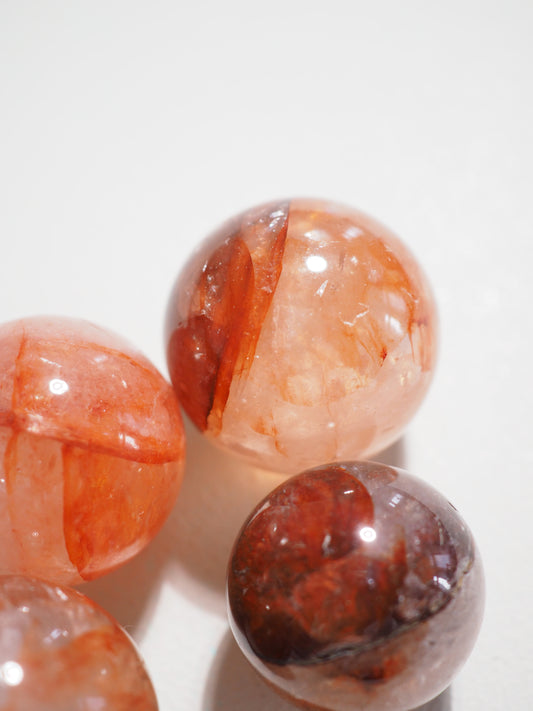 Feuerquarz Kugel . Firequartz Sphere ca. 2.5 cm - HIGH QUALITY