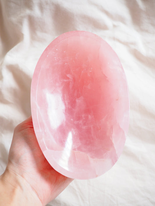 Rosenquarz Edelstein. Kristall Schale . Oval Bowl 1.3 Kg 17 cm - aus Madagascar Handcarved