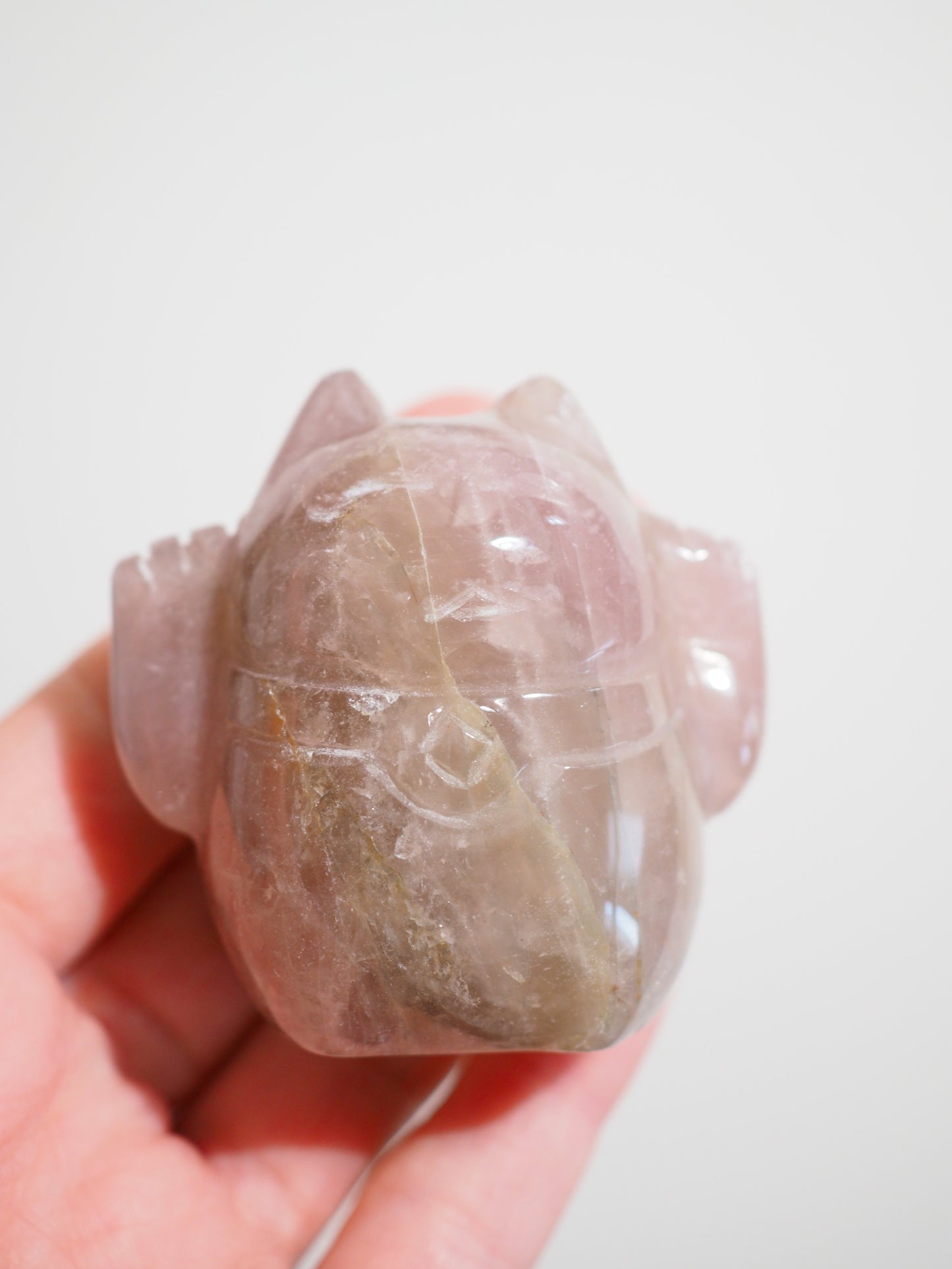 Lavendel Blauer Rosenquarz Glücks Katze . Lavender Blue Rosequartz Lucky Cat ca. 5.5 cm - aus Indien Hand Carved