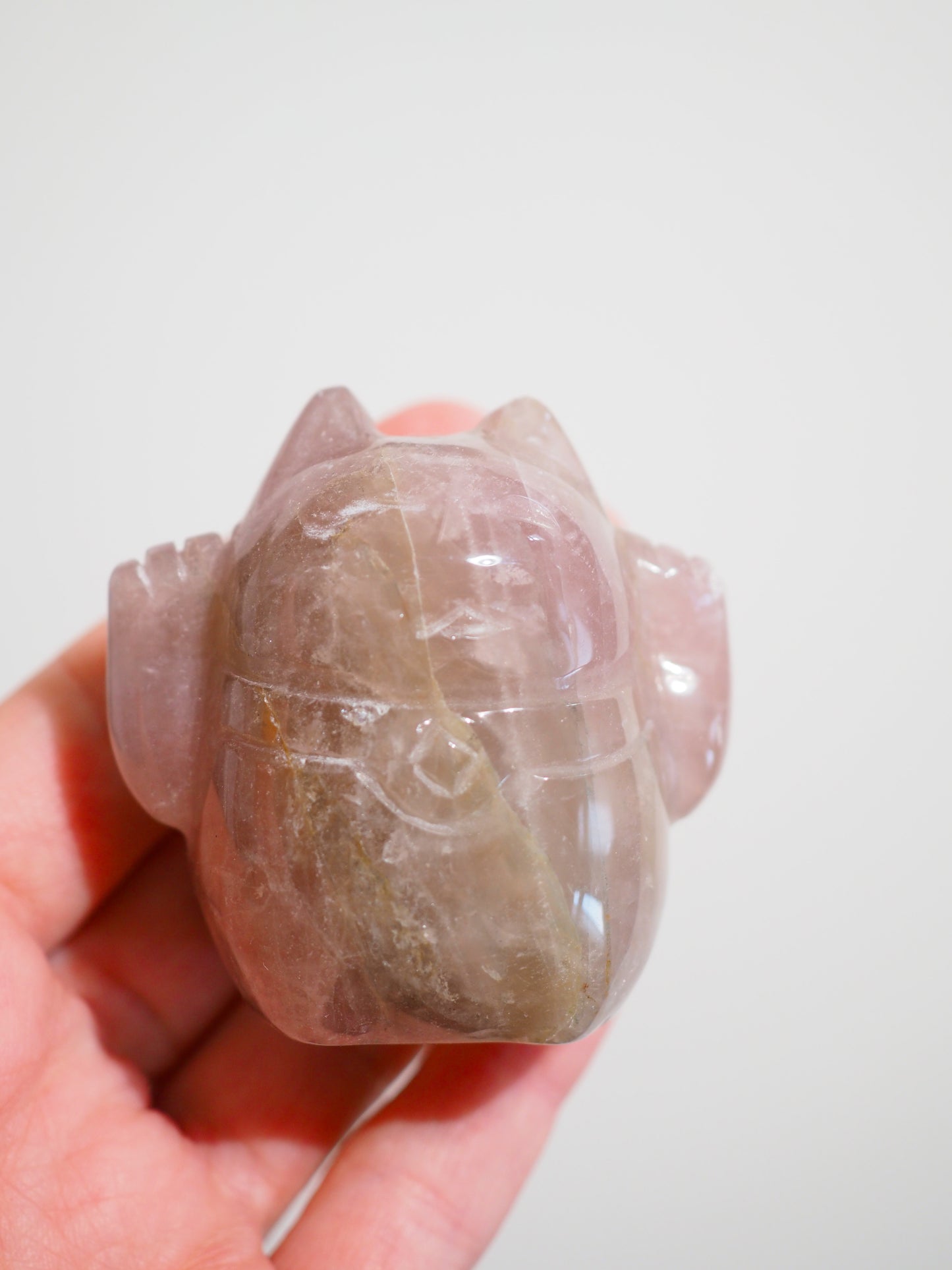 Lavendel Blauer Rosenquarz Glücks Katze . Lavender Blue Rosequartz Lucky Cat ca. 5.5 cm - aus Indien Hand Carved