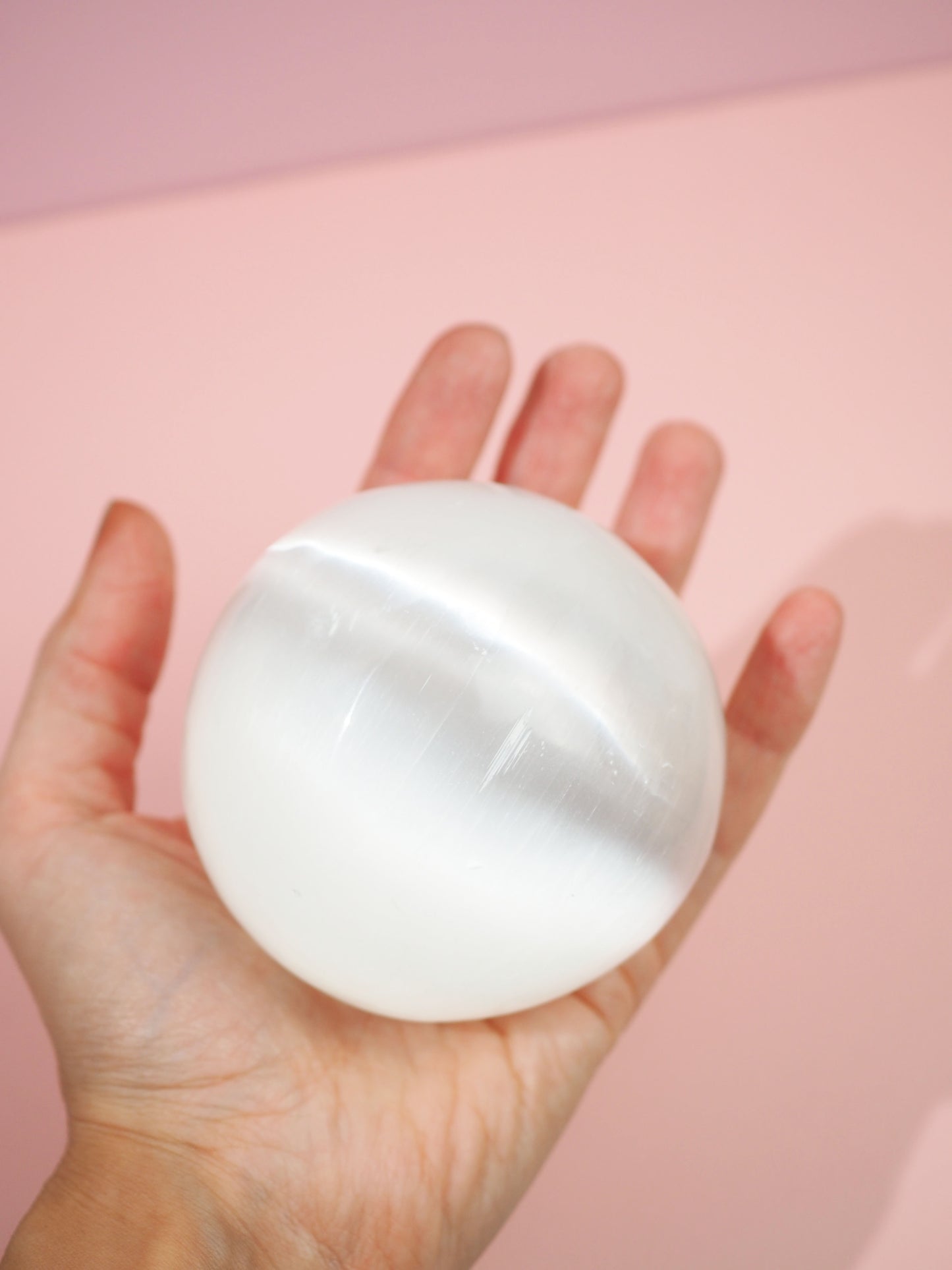 Selenit Kugel . Selenite Sphere Größe nach Wahl - aus Marokko Handcarved