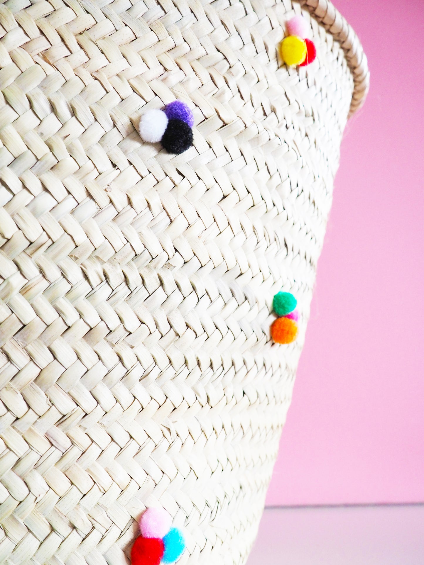 Ibizakorb Pom Pom Party!