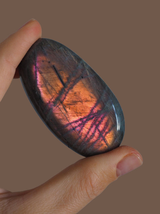 Sunset golden Pink Labradorit Palmstone . Seifenstein Handstein ca. 6.5 cm  - Madagascar Hand poliert HIGH QUALITY