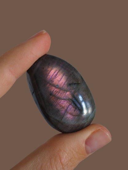 Rosa Lila Labradorit Palmstone Seifenstein Handstein ca. 4 cm  - Aus Madagascar Hand poliert HIGH QUALITY