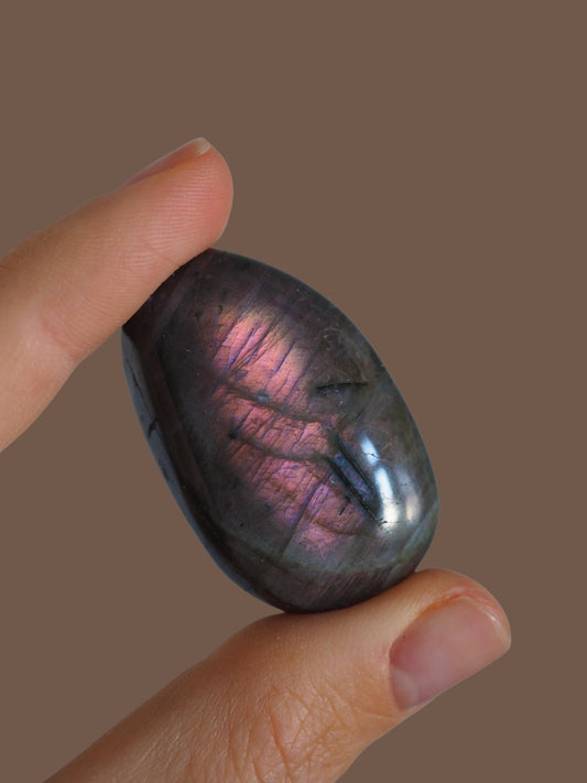 Rosa Lila Labradorit Palmstone Seifenstein Handstein ca. 4 cm  - Aus Madagascar Hand poliert HIGH QUALITY