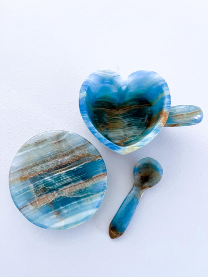 Deko Blaue Onyx / Blauer gebänderter Calcit Herz Tasse Kristall Becher mit Teller und Löffel SET . Blue Onyx / Calcite Heart Cup Mug ca. cm - Handcarved