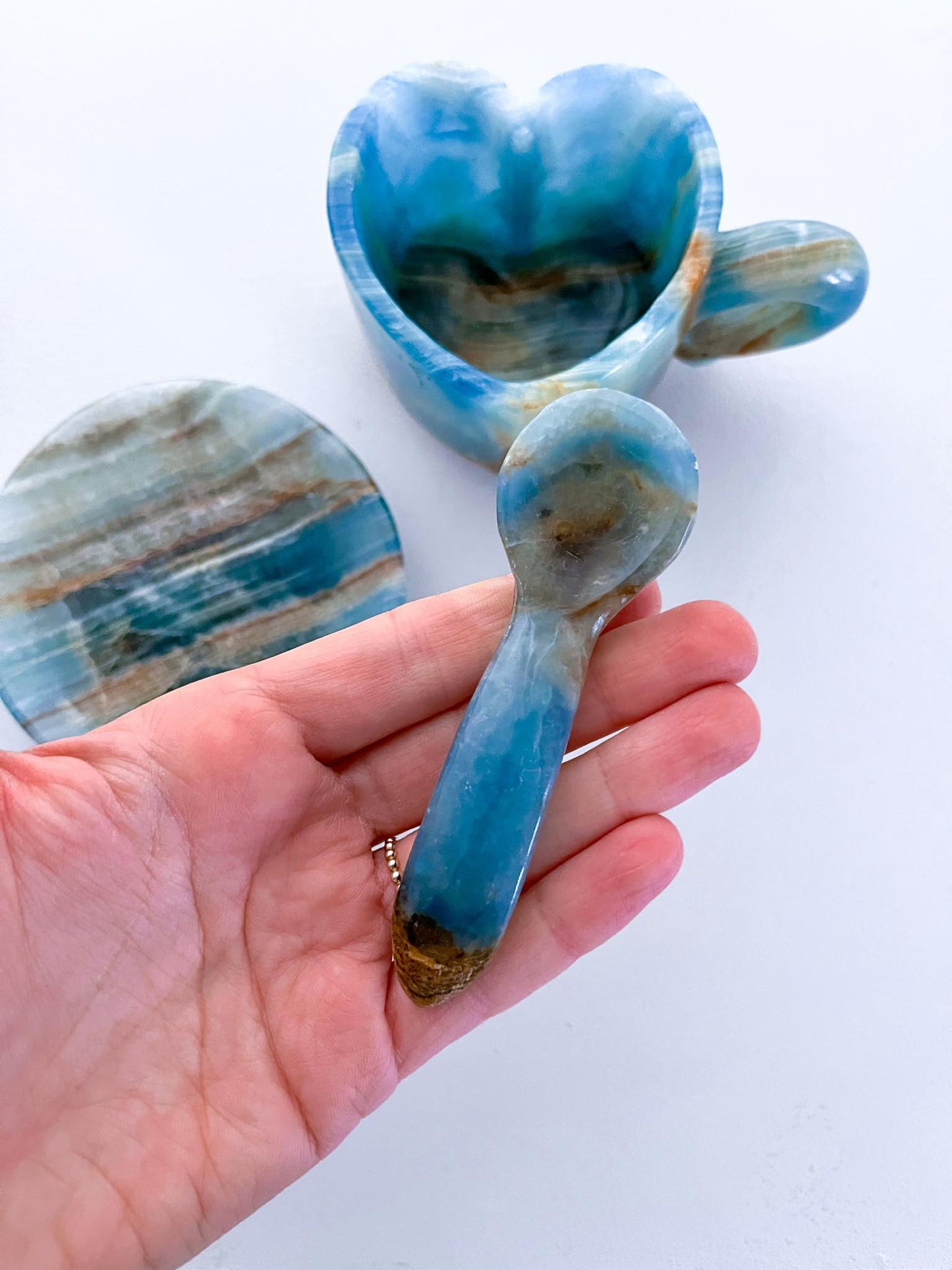 Deko Blaue Onyx / Blauer gebänderter Calcit Herz Tasse Kristall Becher mit Teller und Löffel SET . Blue Onyx / Calcite Heart Cup Mug ca. cm - Handcarved