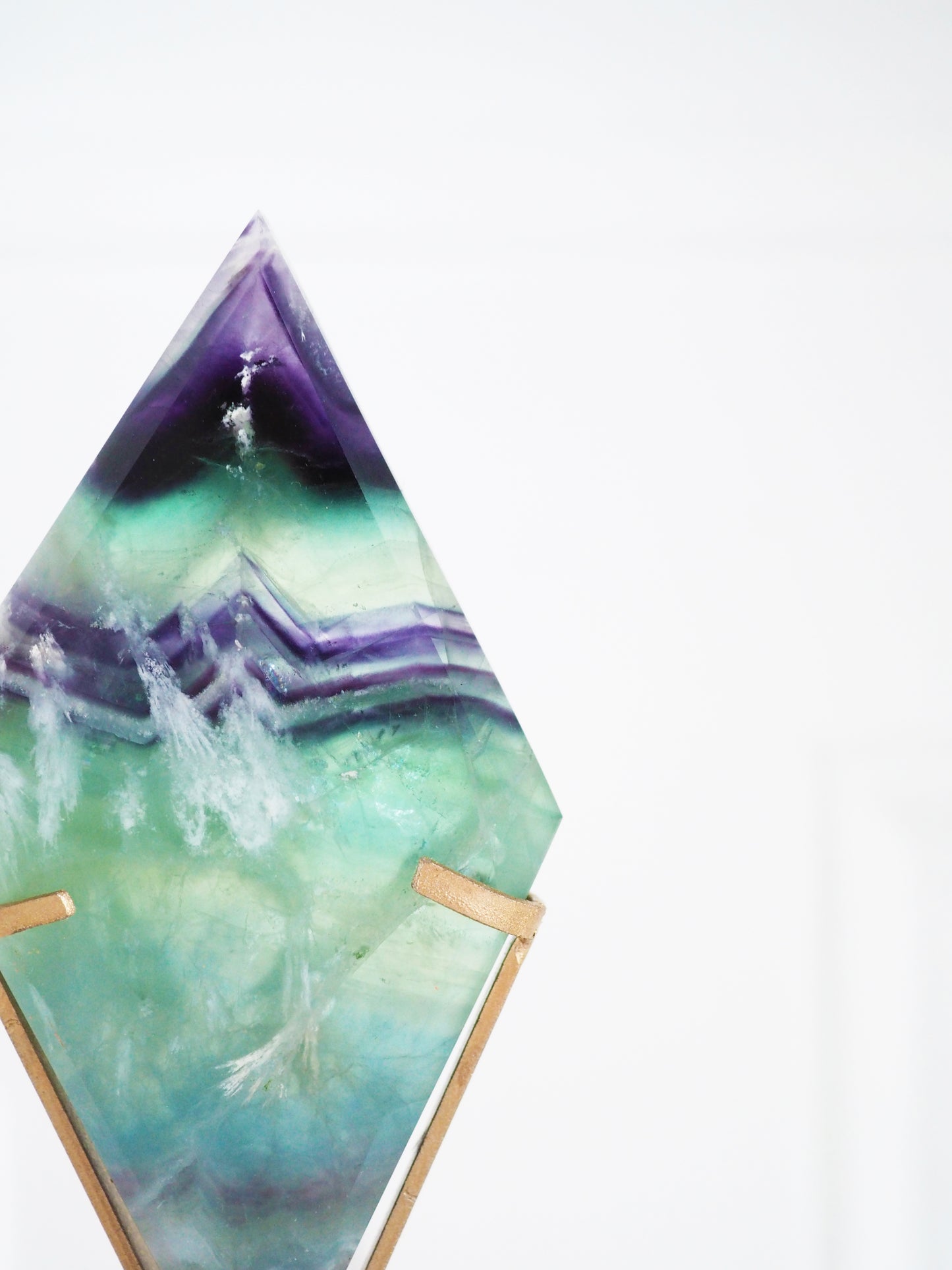 Feder Regenbogen Fluorit Diamant auf Halter ca. 17x6 cm - aus China