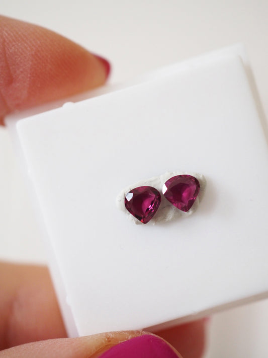 Pinker Rubelit SET Herz Form Faccettiert . MINI MINERALS IN BOX  3x3cm - geschliffen in Indien
