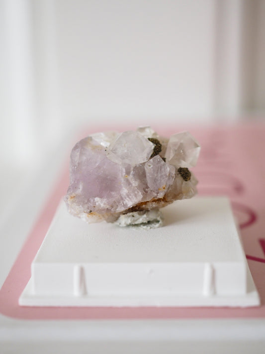 Fluorit mit Pyrit & Sugar Coating . MINI MINERALS IN BOX 4x4cm - aus China