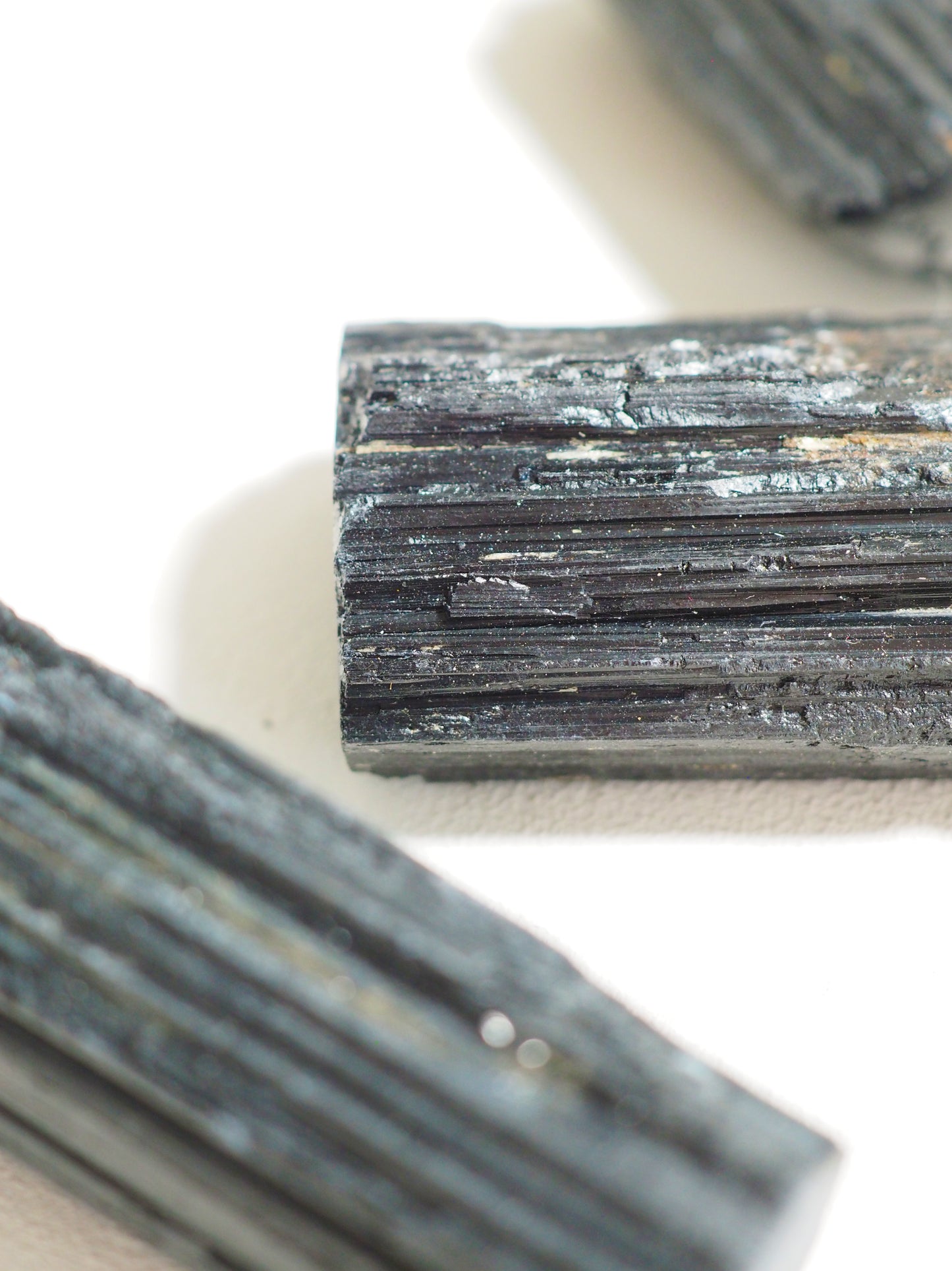 Schwarzer Turmalin . Schörl Roh polished on Top. Black Turmaline Raw ca xx cm [SIZE M]- aus Brasilien HIGH QUALITY