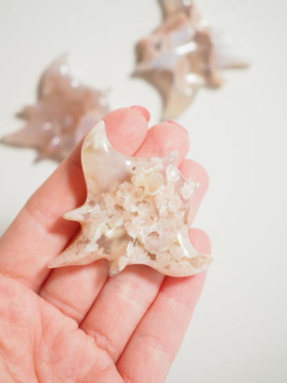 Blumenachat Rochen . Flower Agate Stingray Carving ca. 5 cm - aus Madagascar Handcarved