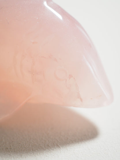 Rosenquarz Hai . Rosequartz Shark ca. 7.5 cm - Handcarved