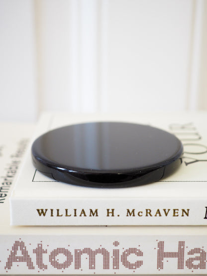 Schwarzer Obsidian Spiegel . Black Obsidian  ca.  7.5 cm - aus Mexiko