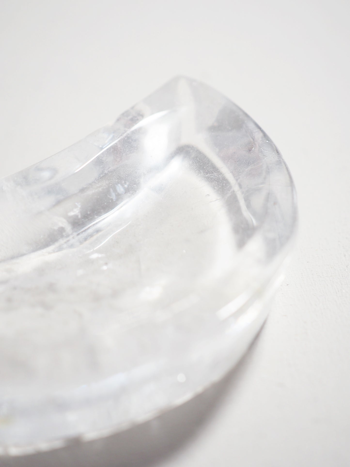 Bergkristall Mond Schale Schmuckschale . Clearquartz Moon Bowl ca. 9cm  - Handcarved HIGH QUALITY