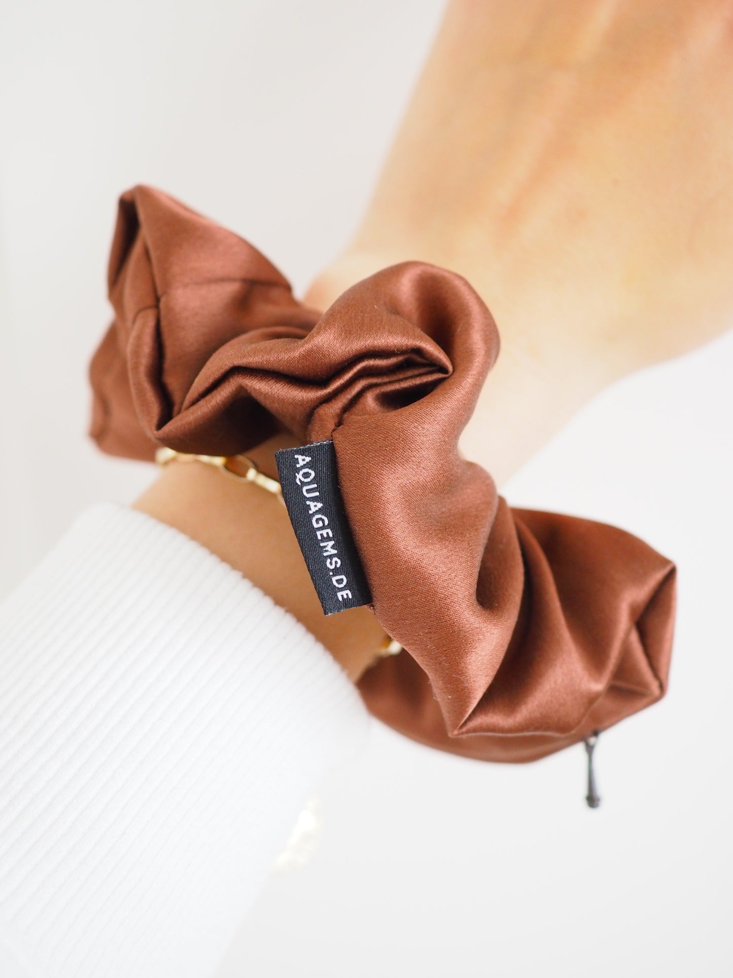CRYSTAL SCRUNCHIE 100% Maulbeerseiden Haargummi mit Kristall Tasche - BROWN . Braun