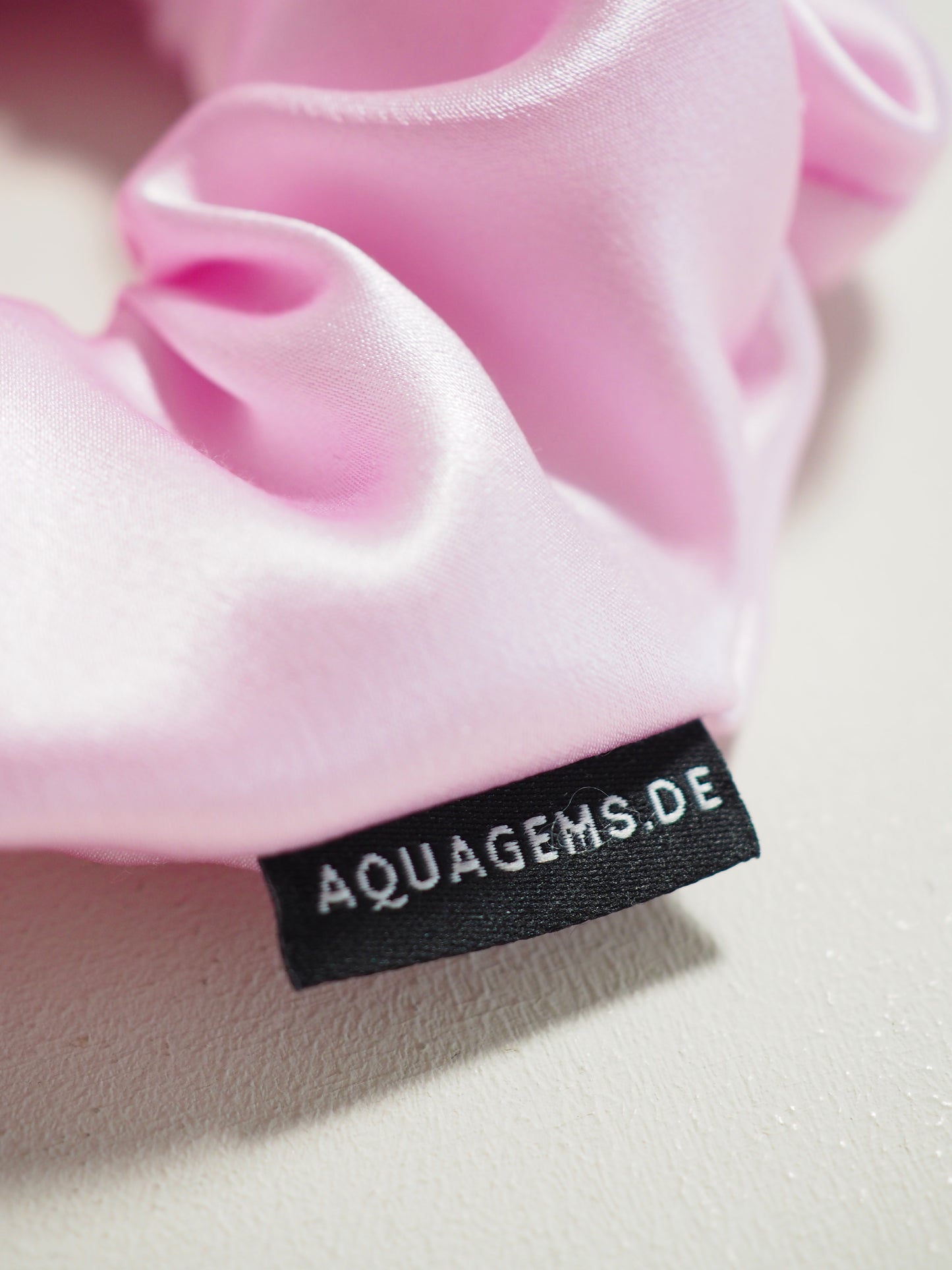 CRYSTAL SCRUNCHIE 100% Maulbeerseiden Haargummi mit Kristall Tasche - LIGHT LAVENDER . Hell Lila