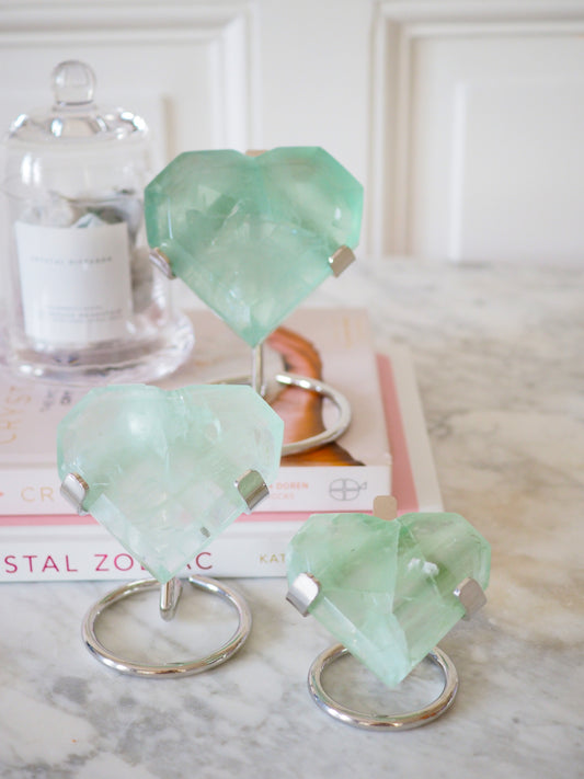 Mint Grünes Fluorit Herz MIT Halter  ca 6.5-8 cm - aus Mozambique HIGH QUALITY