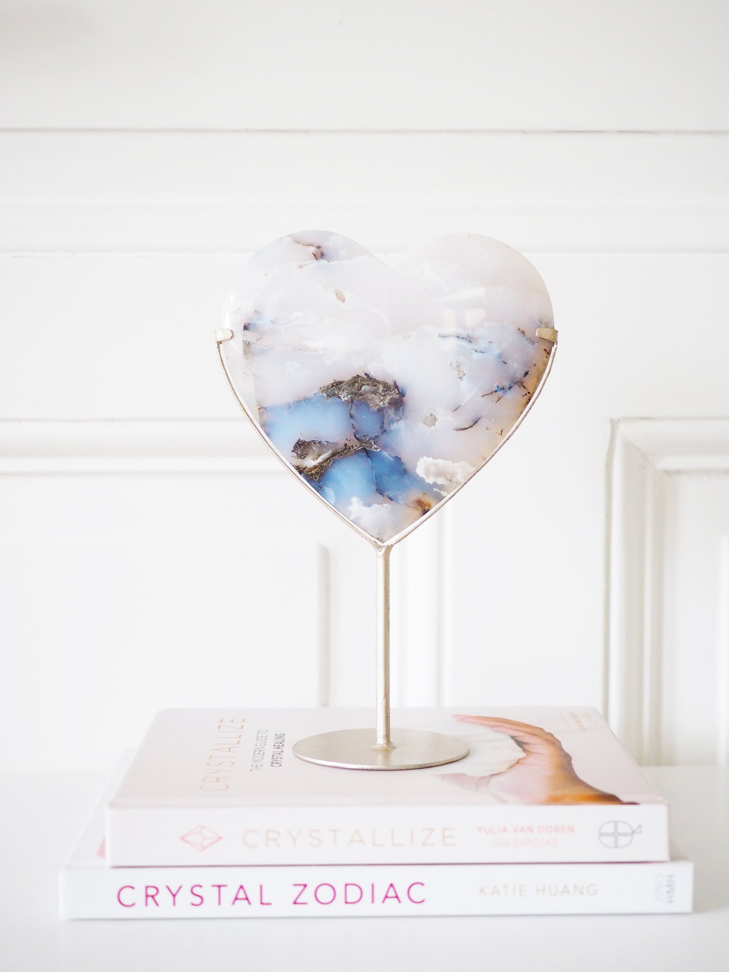 Druzy Weisses Pflaumen Blüten Achat Herz mit Dendriten auf Ständer . Druzy White Plum Agate Heart with Dendritics on Stand [28] ca. 20cm - aus Indonesien Handcarved HIGH QUALITY