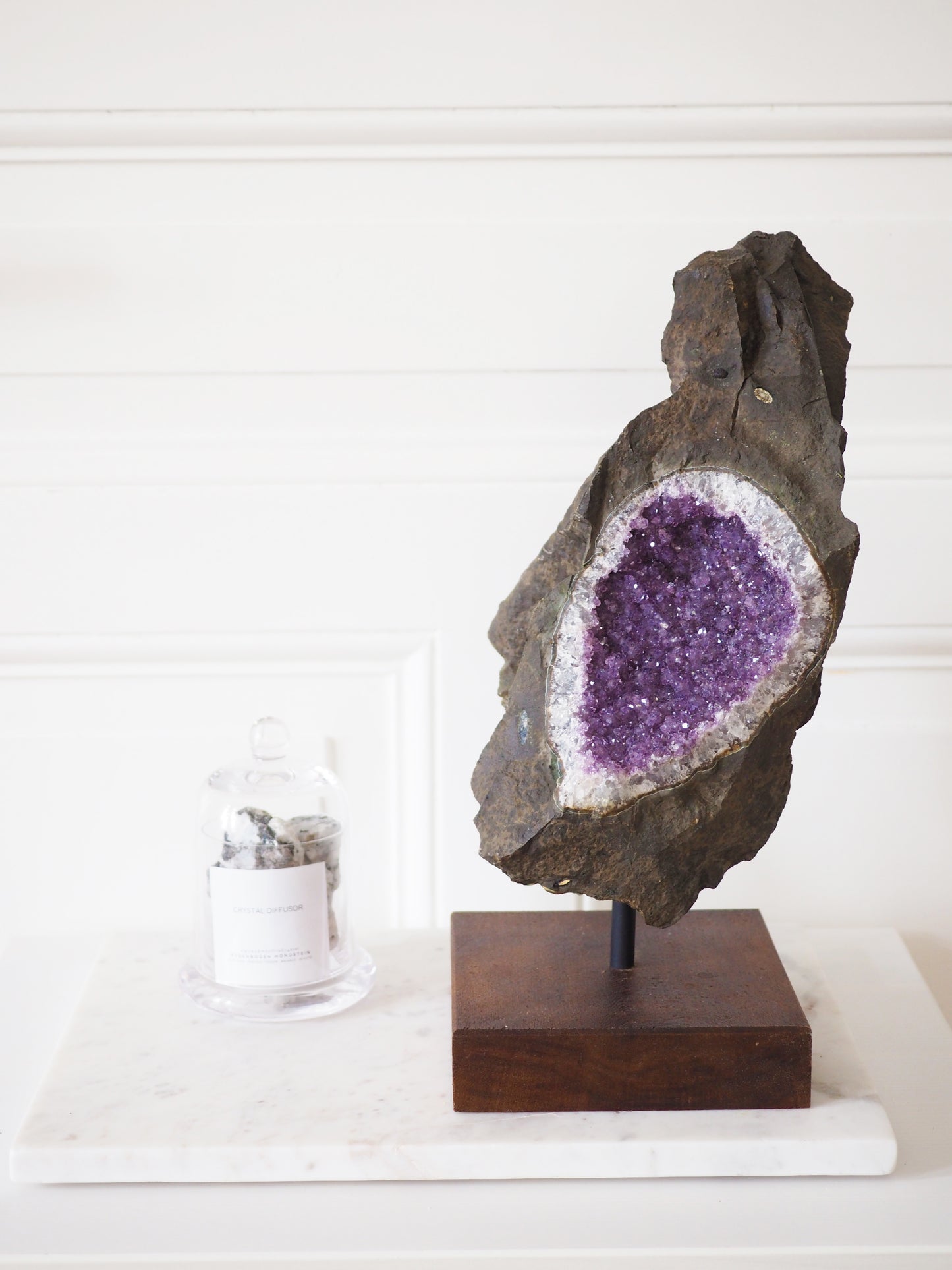 Amethyst in Basalt auf Ständer - Amethyst in Basalt on Stand ca 4.6kg 36 cm - aus Brasilien