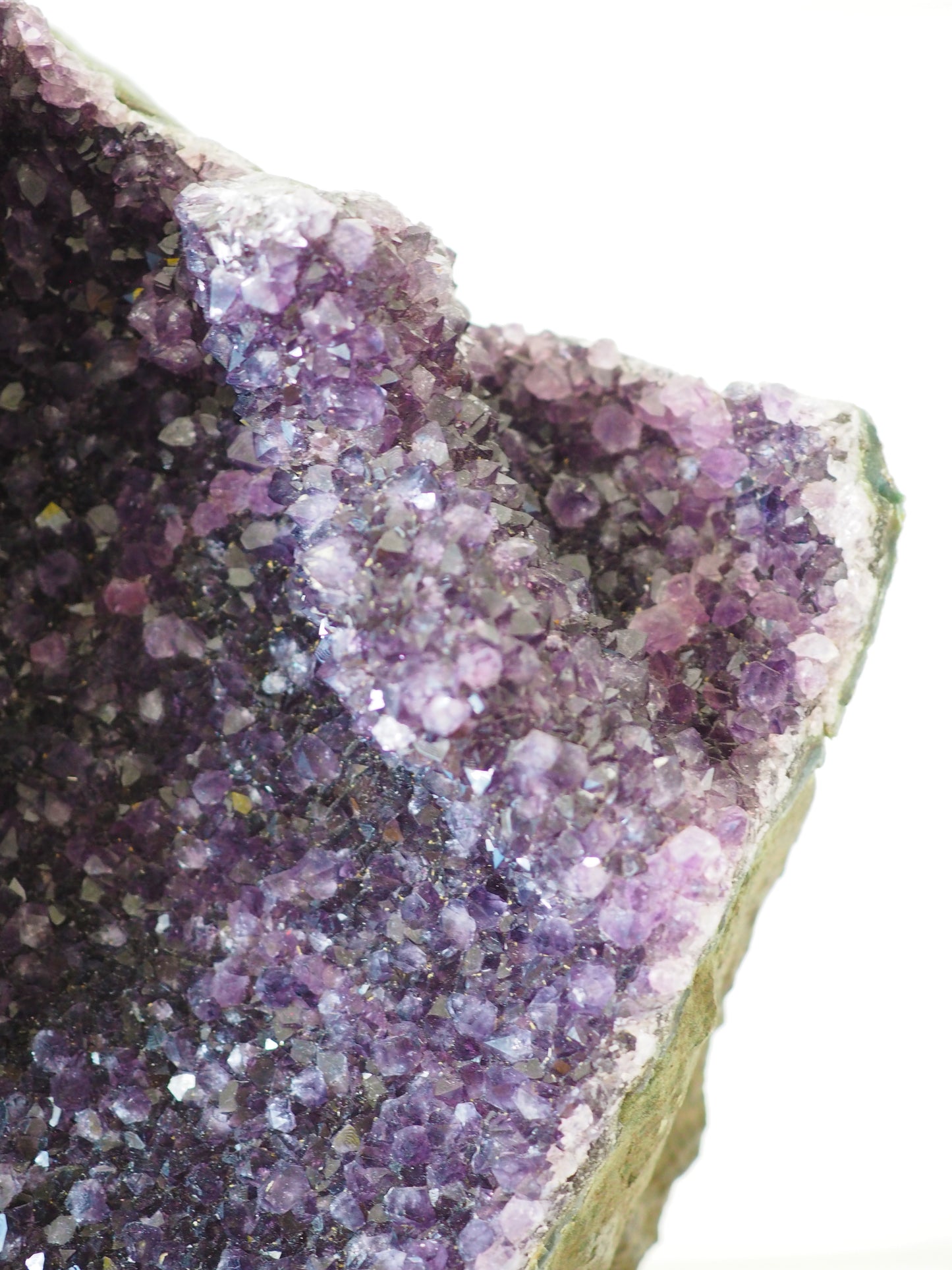 Amethyst in Basalt auf Ständer - Amethyst in Basalt on Stand ca 5.7 kg 32cm - aus Brasilien
