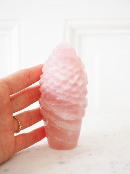 Rosenquarz Eis ca. 11cm Handcarved