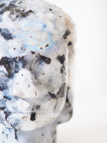 Regenbogen Mondstein Buddha Kopf . Rainbow Moonstone Buddha Head ca.8 cm xxx g - aus Indien . Handcarved in China  High Quality
