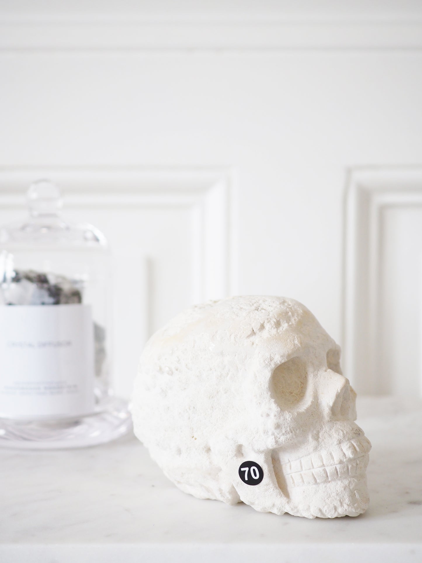 Korallen Jaspis Totenkopf . Coral Jasper Skull ca 680g - Hand Carving
