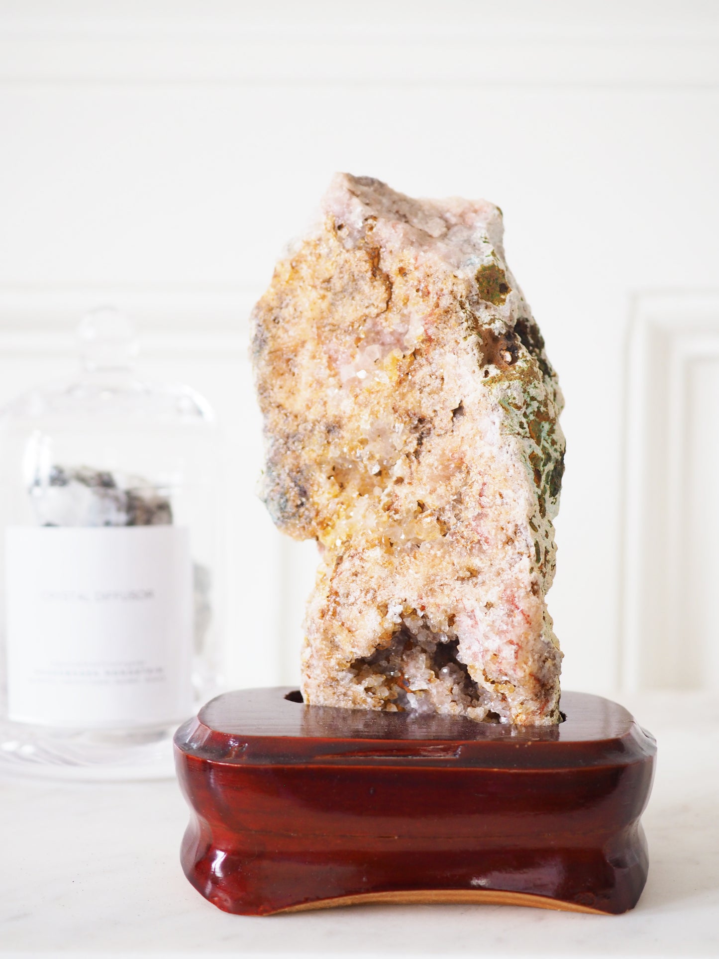 Pink Amethyst auf Holz Ständer . Pink Amethyst on Wooden Stand ca. 16 cm  [96] - aus Patagonien