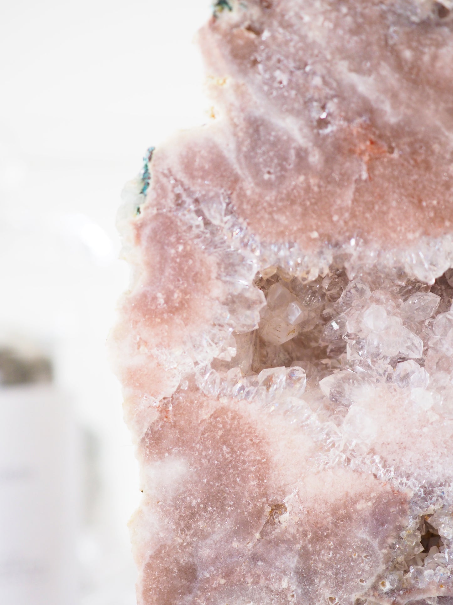 Pink Amethyst auf Holz Ständer . Pink Amethyst on Wooden Stand ca.  18cm  [92] - aus Patagonien