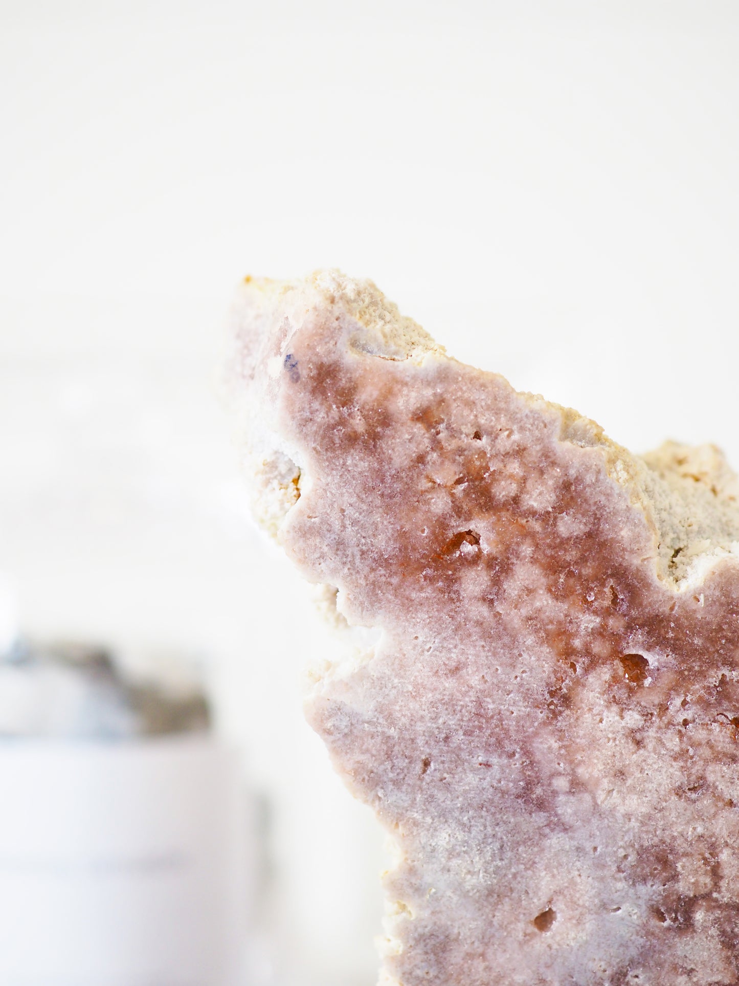 Pink Amethyst auf Holz Ständer . Pink Amethyst on Wooden Stand ca.  15cm  [93] - aus Patagonien