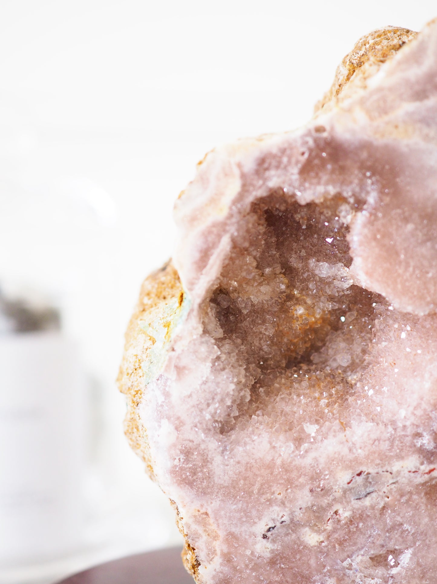 Pink Amethyst auf Holz Ständer . Pink Amethyst on Wooden Stand ca. 14.5cm  [95] - aus Patagonien