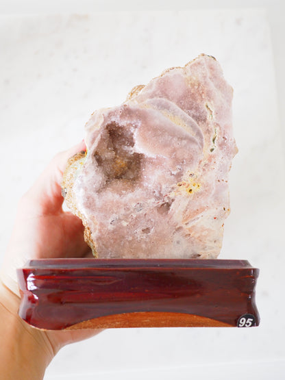 Pink Amethyst auf Holz Ständer . Pink Amethyst on Wooden Stand ca. 14.5cm  [95] - aus Patagonien