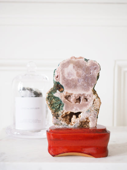 Pink Amethyst auf Holz Ständer . Pink Amethyst on Wooden Stand ca. xx cm  [xx] - aus Patagonien
